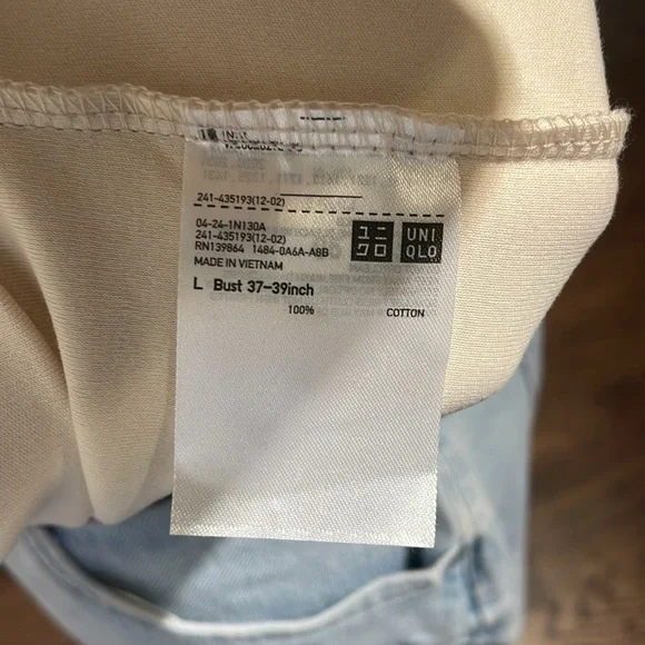 Uniqlo U Cream Graphic Tee with Horse Design - Picture 6 of 8